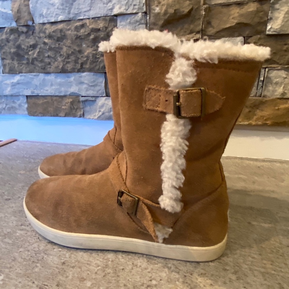 UGG Classic Short Chestnut Bailey Buckle Boots 6 7